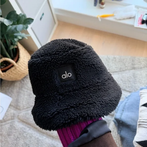 Alo teddy hat - Picture 1 of 3